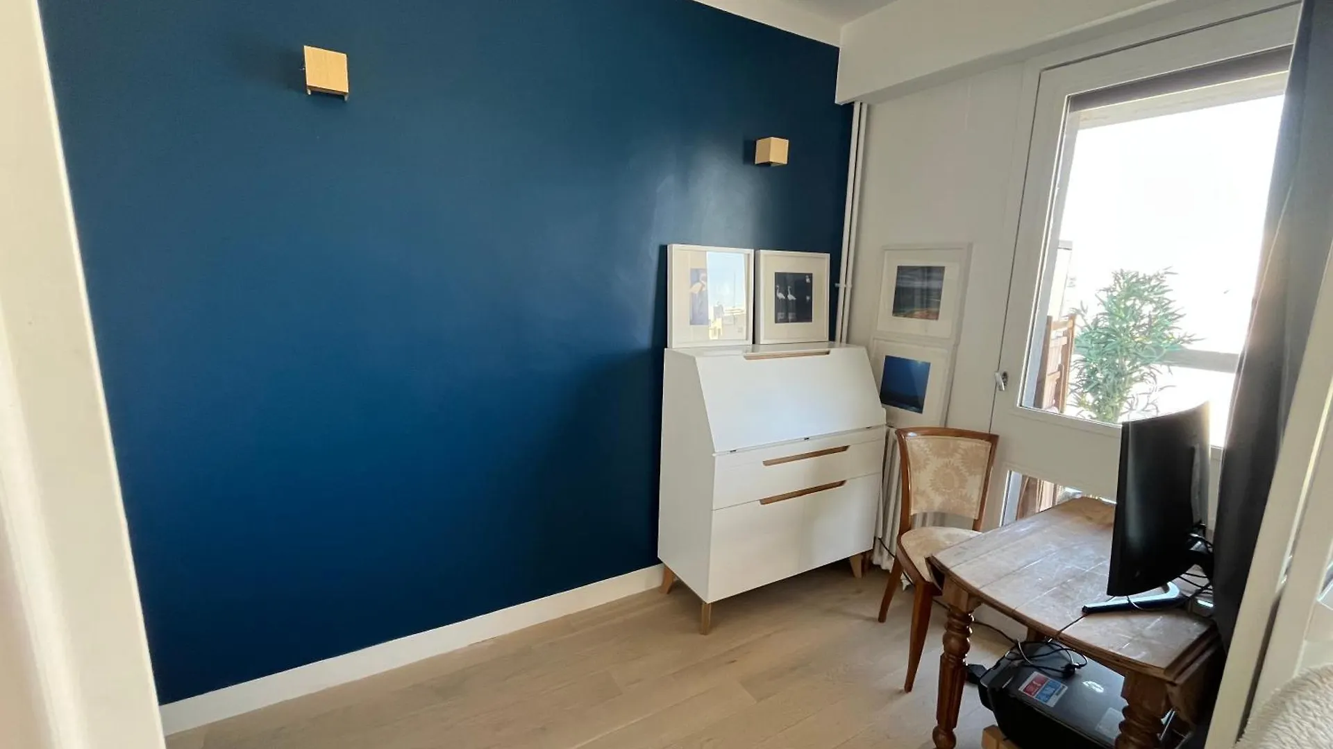4-Bed Apartment Paris 12 0*,  França